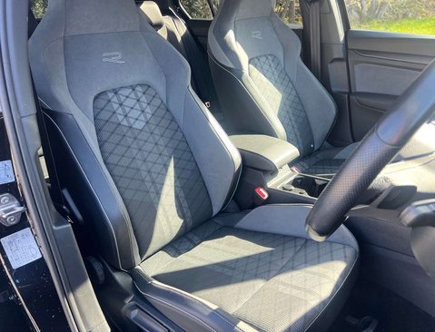 Volkswagen Golf 2.0 Golf R-Line TDI Semi-Auto 5dr 18