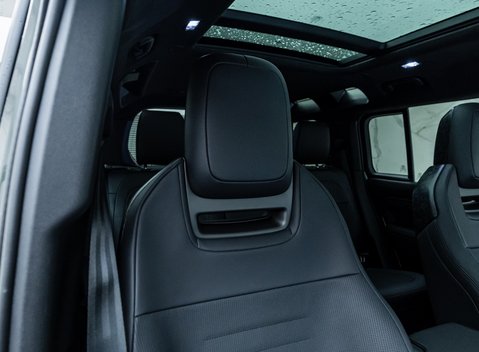 Land Rover Defender OCTA EDITION ONE 13