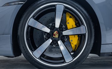 Porsche 911 Turbo S (992) 10