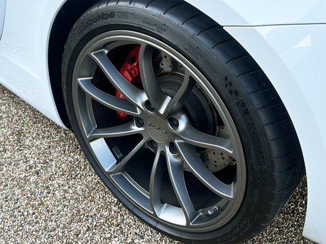 Porsche Cayman GT4 38