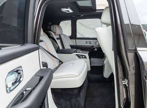 Rolls-Royce Cullinan 14