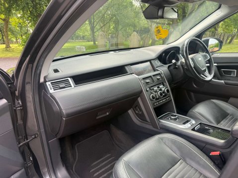 Land Rover Discovery Sport 2.0 Discovery Sport HSE Dynamic Luxury TD4 Auto 4WD 5dr 12