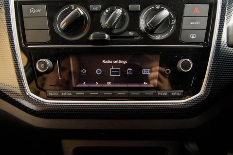 Volkswagen Up BLACK EDITION 15