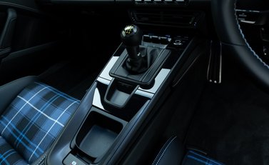 Porsche 911 GT3 Touring (992) 19