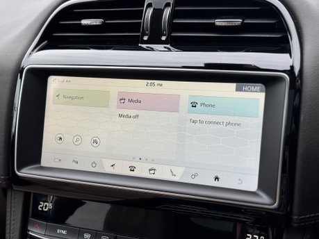 Jaguar F-Pace 2.0 D180 Portfolio SUV 5dr Diesel Auto AWD Euro 6 (s/s) (180 ps) 32