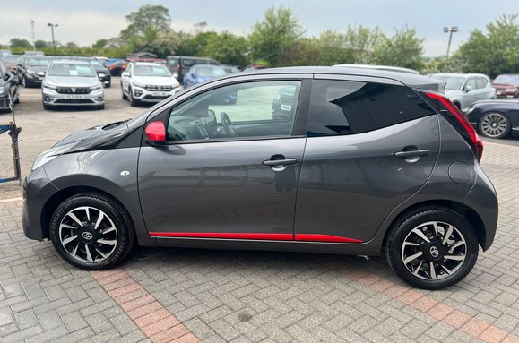 Toyota Aygo 1.0 VVT-I X-TREND TSS 5 DOOR 10