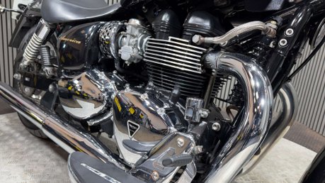 Triumph Bonneville 2013 ONLY 13K 1 OWNER LONG MOT MID-WEIGHT CRUISER BIKE 865CC 43
