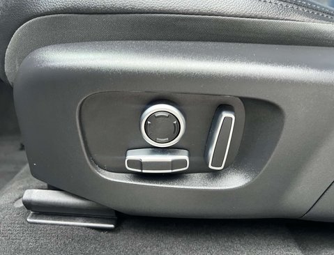 Land Rover Range Rover Evoque 1.5 Range Rover Evoque R-Dynamic SE P300e Auto 4WD 5dr 47