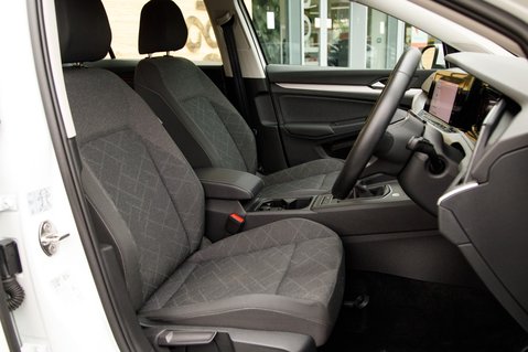 Volkswagen Golf LIFE TSI 38