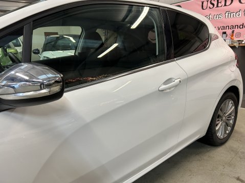Peugeot 208 ALLURE 15