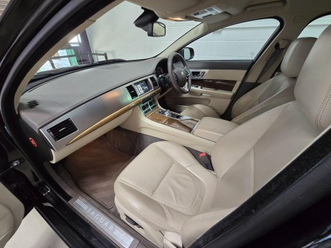 Jaguar XF 3.0d V6 Premium Luxury Auto Euro 5 (s/s) 4dr 43
