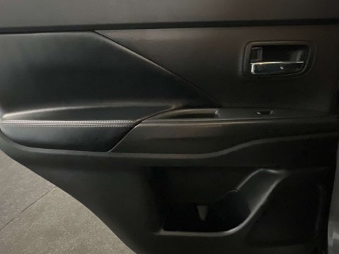 Mitsubishi Outlander 2.0 Outlander Exceed CVT 4WD 5dr 43