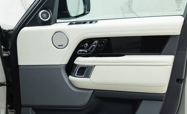 Land Rover Range Rover D300 Westminster Black Edition 19