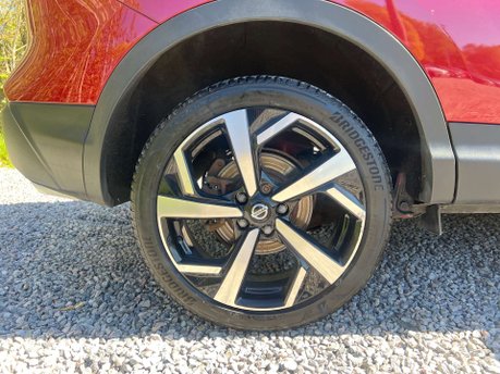 Nissan Qashqai 1.3 Qashqai N-Motion DiG-T 5dr 14