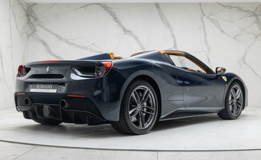 Ferrari 488 SPIDER 8