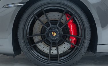 Porsche 911 Carrera GTS (992) 29