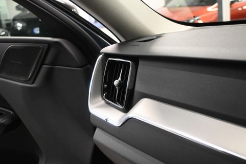 Volvo XC60 2.0 XC60 + B5 MHEV AWD Auto 4WD 5dr 25