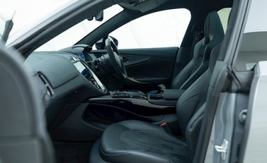 Aston Martin DBX 707 14