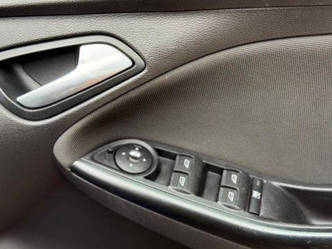 Ford Focus 1.6 TDCi Zetec S Euro 5 (s/s) 5dr 15