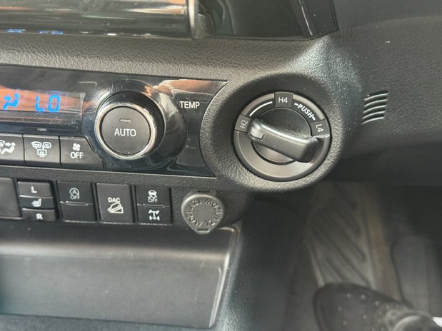 Toyota Hilux Invincible X | Auto | 2.8 LT | Double Cab | Sensors | EURO 6 | NO VAT 40