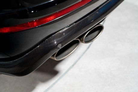 Bentley Bentayga W12. ALL TERRAIN SPEC. PANORAMIC ROOF. H, C & M SEATS. PRIVACY GLASS. 69