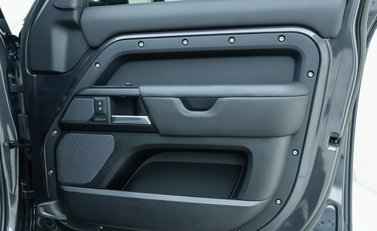 Land Rover Defender 110 V8 Carpathian Edition 25