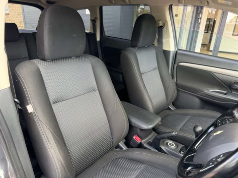 Mitsubishi Outlander 2.3 Outlander GX 3 DI-D 4WD 5dr 8