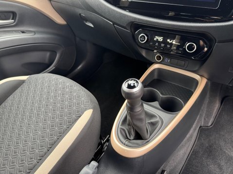 Toyota Aygo X VVT-I EDGE 12