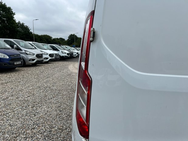 Ford Transit Custom LWB L2H1 Low Roof Limited 300 Air Con Ply Lined Sensors EURO 6 NO VAT 25