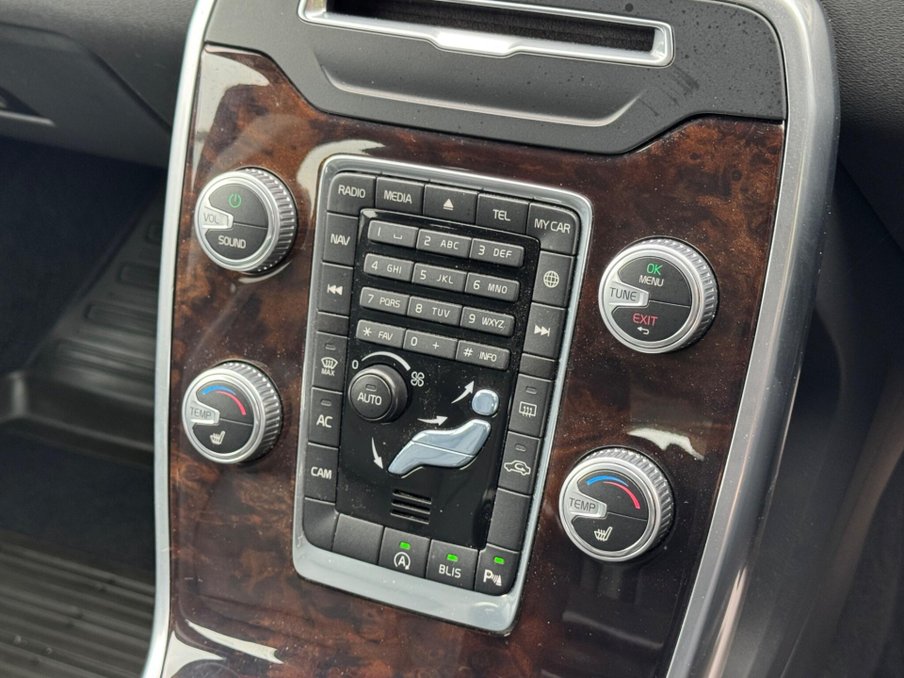 2015 Volvo V70 — image 25