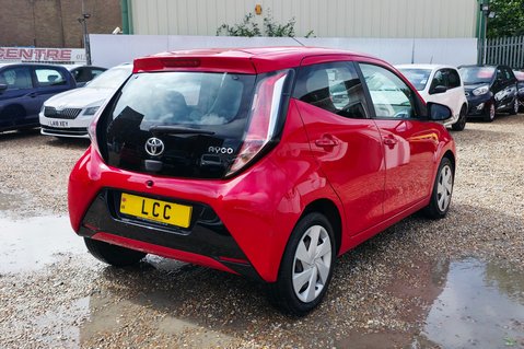 Toyota Aygo 1.0 VVT-I X-PLAY FULL SERVICE HISTORY! 9 SERVICES! BLUETOOTH! 11