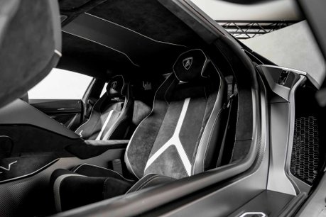 Lamborghini Aventador SV AD PERSONAM. FACTORY SATIN CARBON FIBRE EXT. COMFORT SEATS. FRONT LIFT. 20