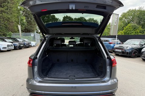 Volkswagen Touareg V6 BLACK EDITION TSI - DEMO +1 OWNER - FULL VW SERVICE HISTORY 12