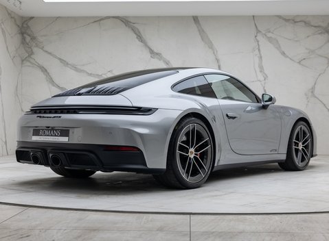 Porsche 911 Carrera GTS (992.2) 6