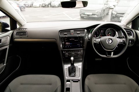 Volkswagen Golf E-GOLF 3