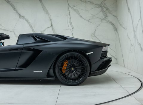 Lamborghini Aventador S LP 740-4 ROADSTER 41