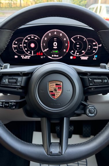 Porsche Cayenne V6 E-HYBRID BLACK EDITION -MATRIX LEDS -360 CAMS -WHITE LEATHER INTERIOR 