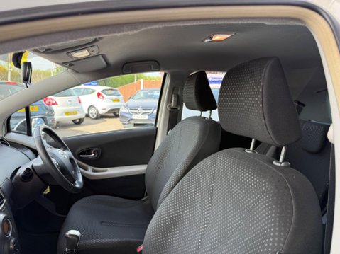 Toyota Yaris 1.33 Dual VVT-i SR Euro 5 (s/s) 5dr 35