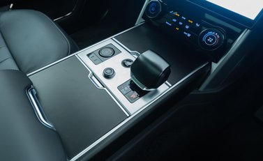 Land Rover Range Rover P530 SV 31