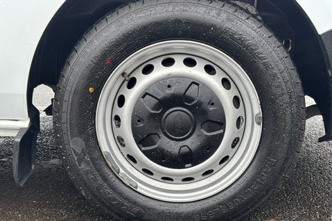 Ford Transit Custom 320 L2 Leader 130 ps DCIV with Air Conditioning 30