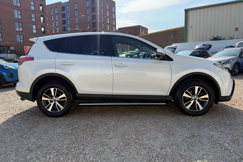 Toyota Rav 4 D-4D BUSINESS EDITION LOOK! 37000 MILES! 1 OWNER! SAT NAVIGATION 8