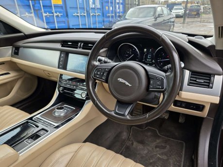 Jaguar XF 2.0d Portfolio Saloon 4dr Diesel Auto Euro 6 (s/s) (180 ps) 37