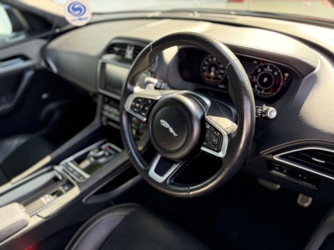 Jaguar F-Pace 2.0 F-PACE Chequered Flag AWD D Auto 4WD 5dr 19