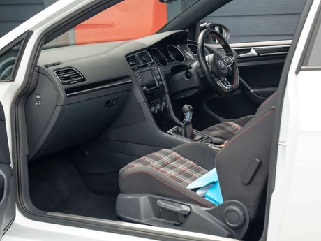 Volkswagen Golf 2.0 Golf GTi Launch 3dr 14
