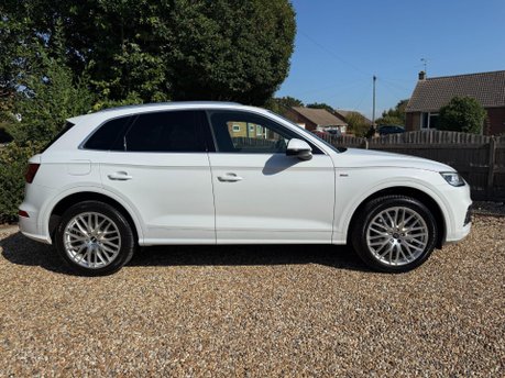 Audi Q5 2.0 TFSI S line S Tronic quattro Euro 6 (s/s) 5dr 4