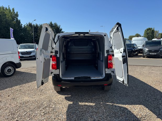 Peugeot Expert MWB L2H1 Low Roof Professional Premium Plus 3100 Air Con EURO 6 8