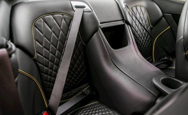 Aston Martin Vanquish S 13