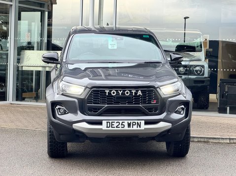 Toyota Hilux GR SPORT 4WD D-4D DCB 2