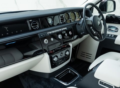 Rolls-Royce Phantom Series II 24