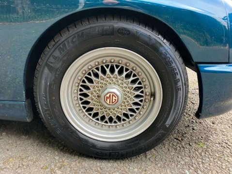 MG RV8 4.0 10